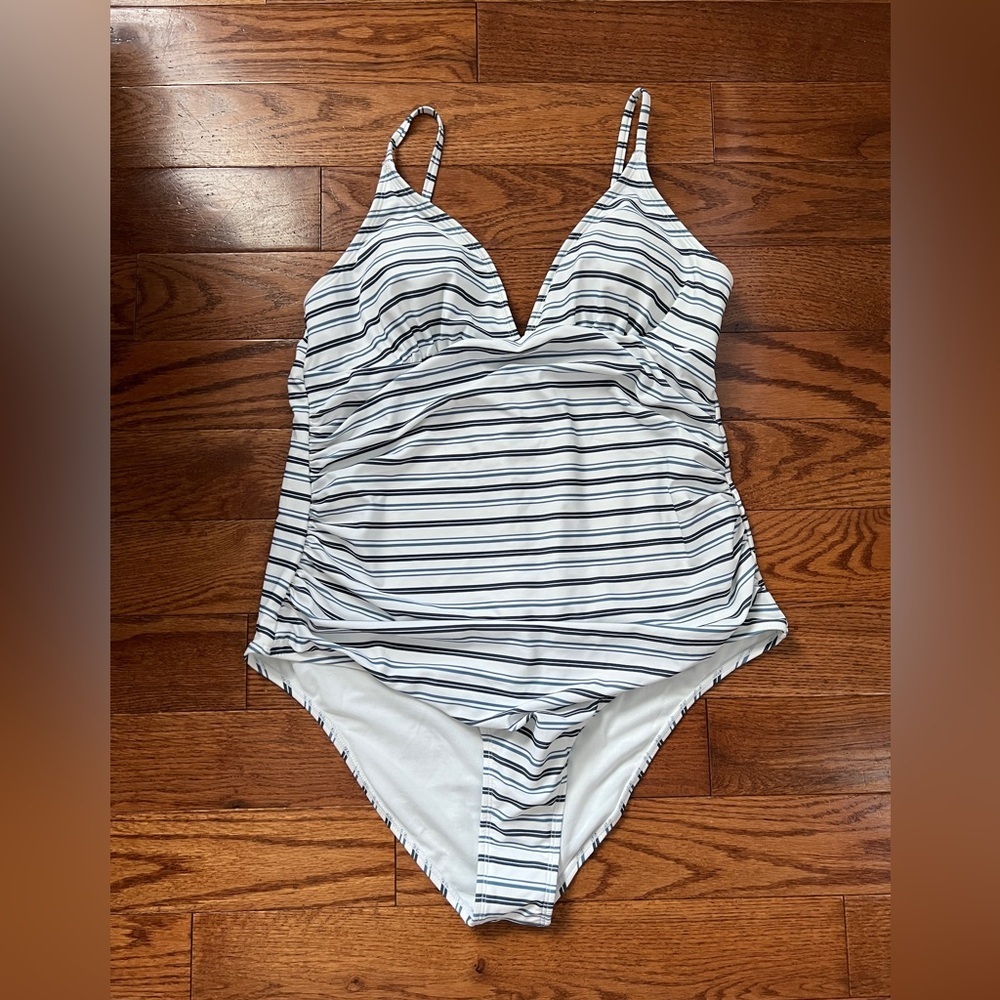 NWT- Cupshe Women's One Piece Swimsuit Tummy Control V Neck Bathing Suits Sz XL